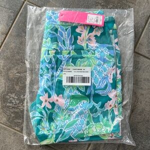 Callahan Shorts in Hot on the Vine